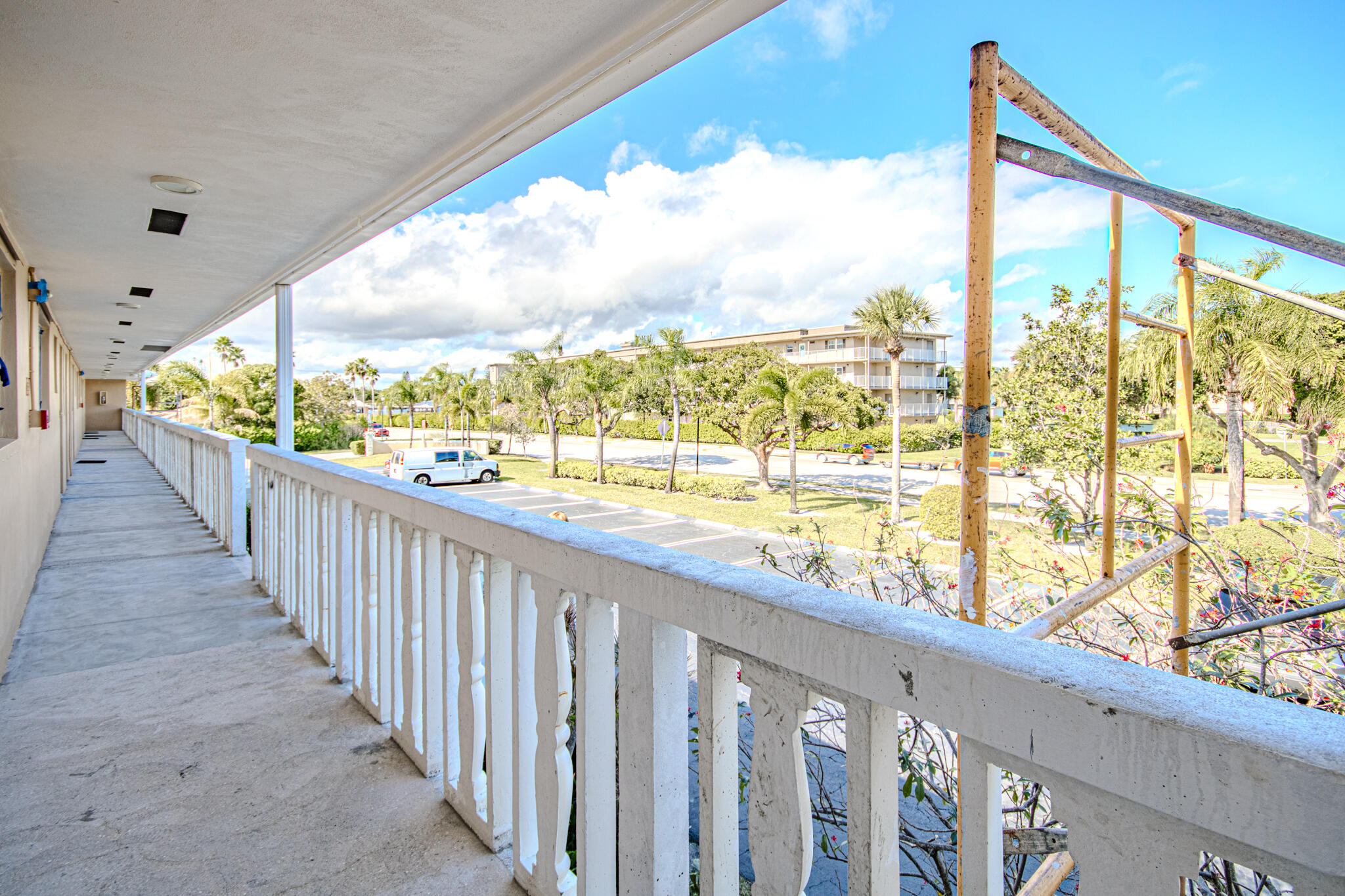 VILLAGE ROYALE CONDO 6 - Residential