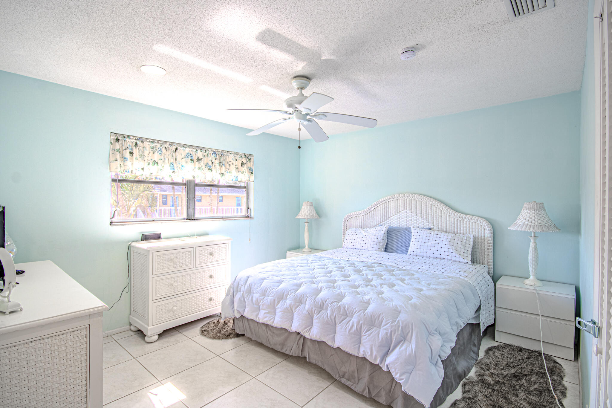 VILLAGE ROYALE CONDO 6 - Residential