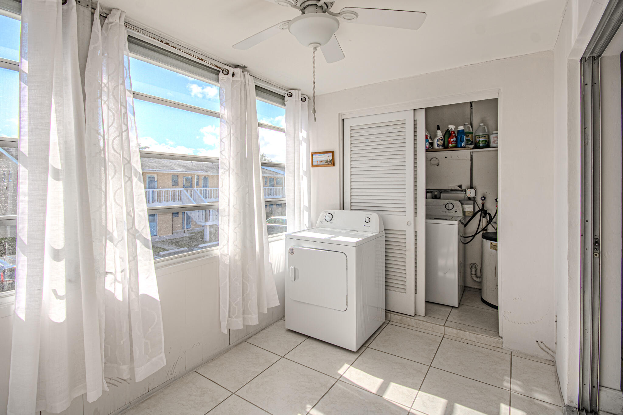 VILLAGE ROYALE CONDO 6 - Residential