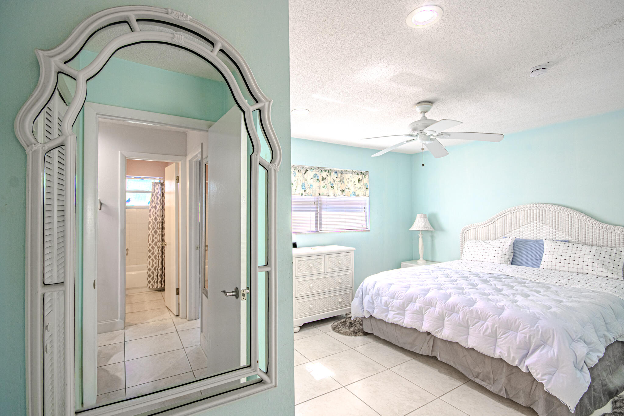 VILLAGE ROYALE CONDO 6 - Residential