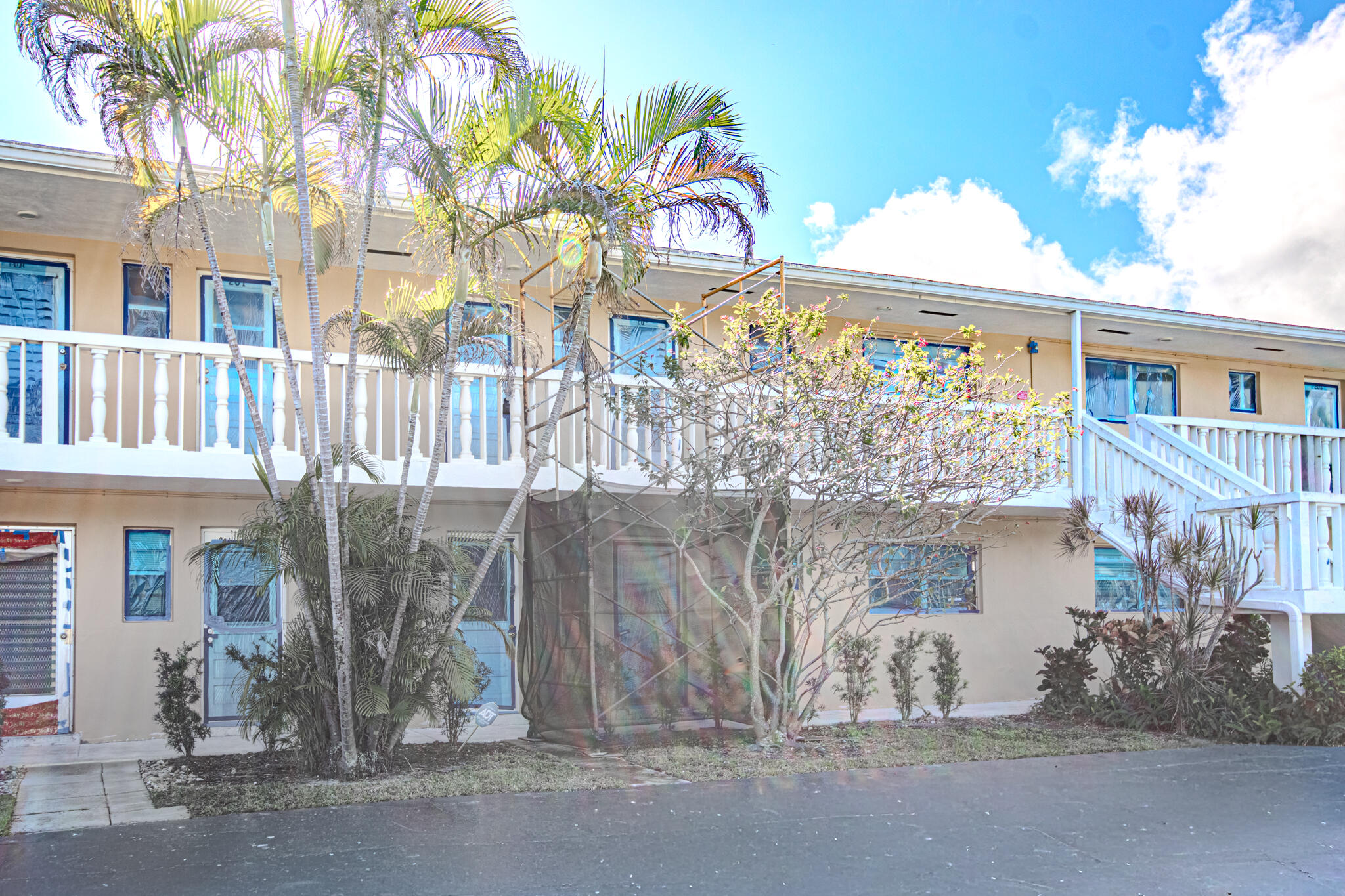 VILLAGE ROYALE CONDO 6 - Residential