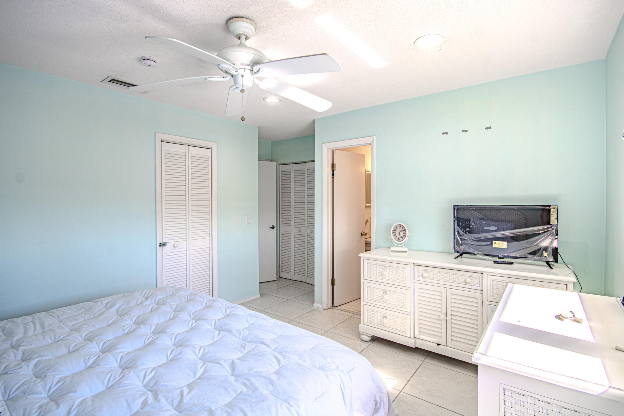 VILLAGE ROYALE CONDO 6 - Residential