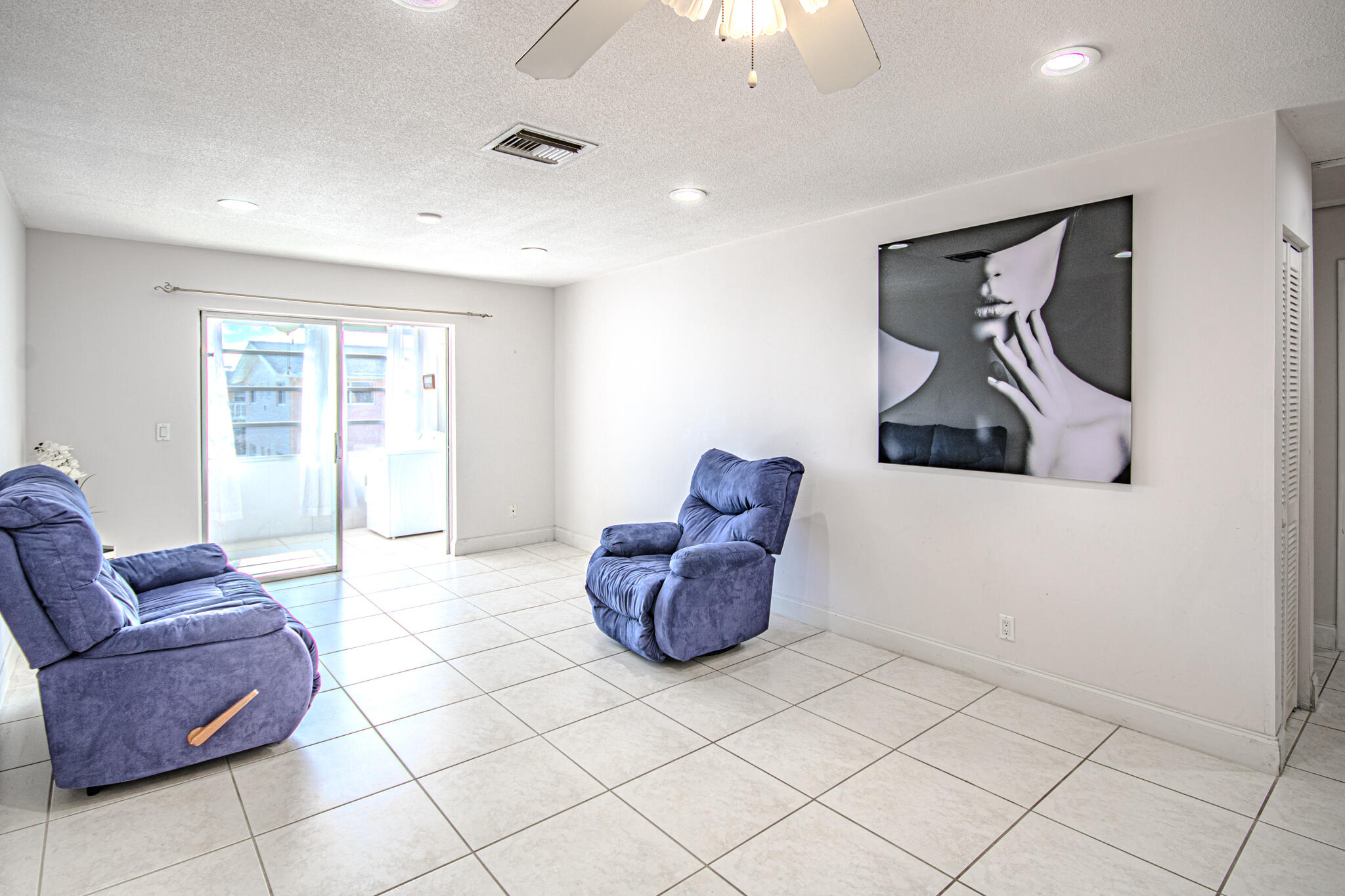 VILLAGE ROYALE CONDO 6 - Residential