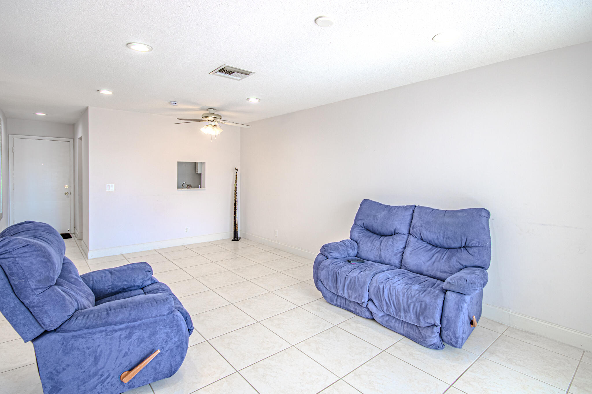 VILLAGE ROYALE CONDO 6 - Residential