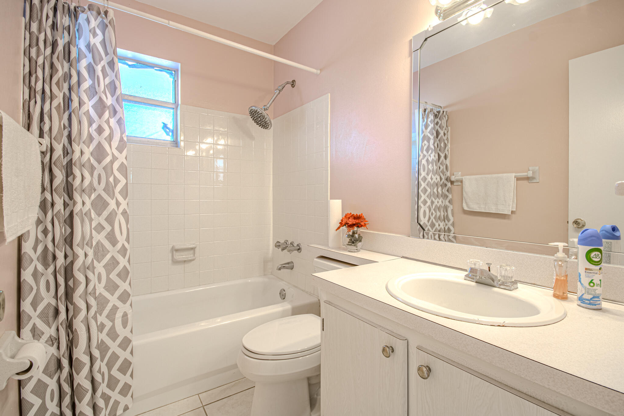 VILLAGE ROYALE CONDO 6 - Residential