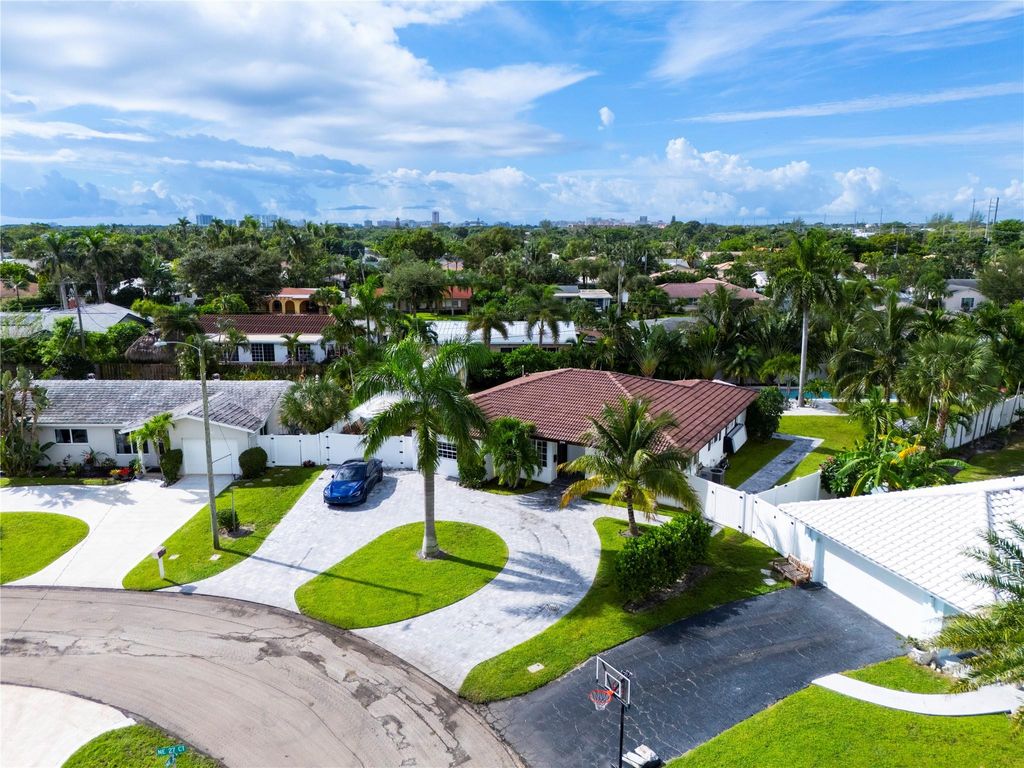 Photo of 250 NE 27th Court, Boca Raton, FL 33431 (MLS # B26031283)