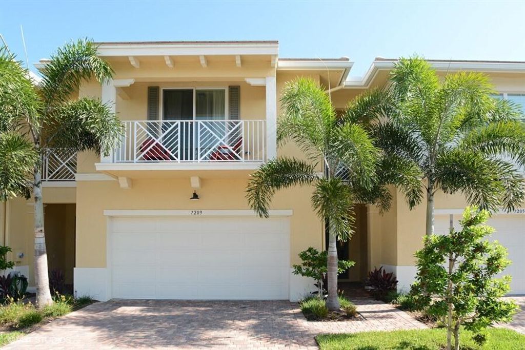 Photo of 7209 Oxford Court, Palm Beach Gardens, FL 33418 (MLS # R11058478)