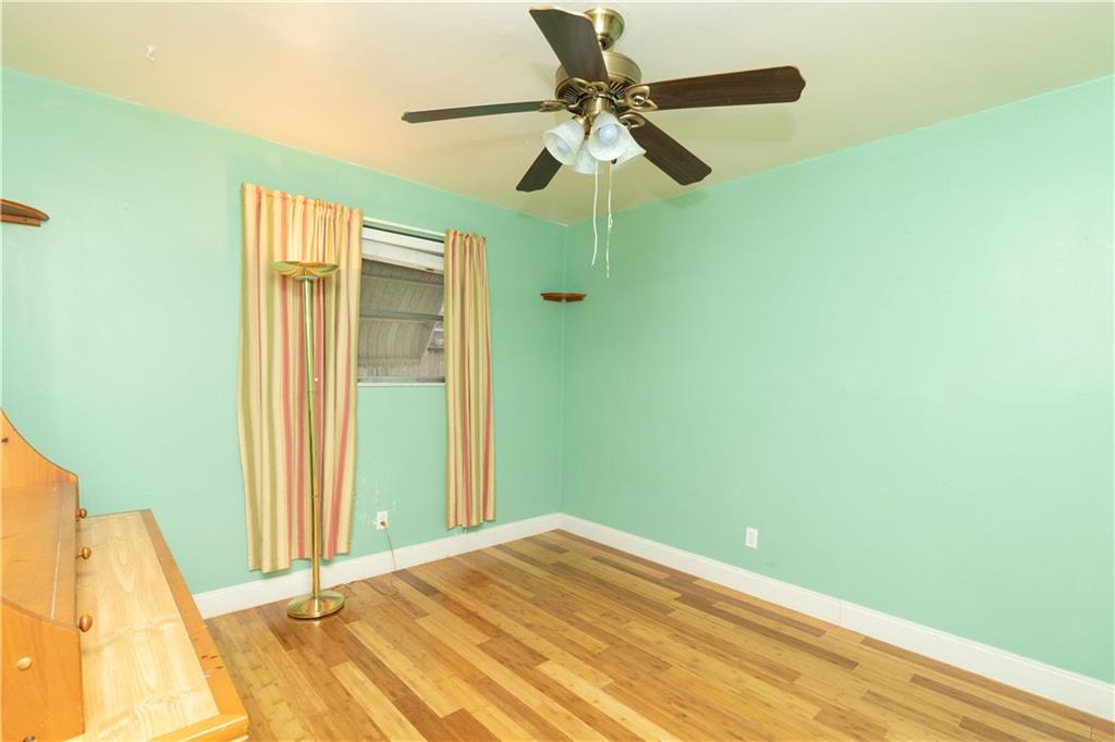 HOLLYWOOD HILLS - Residential