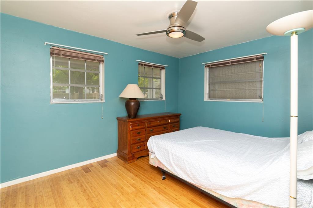 HOLLYWOOD HILLS - Residential