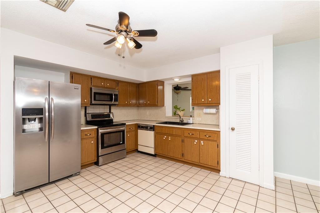 HOLLYWOOD HILLS - Residential