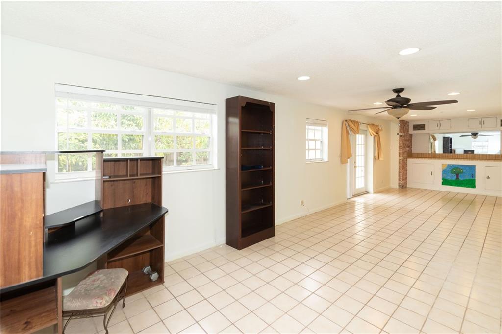 HOLLYWOOD HILLS - Residential