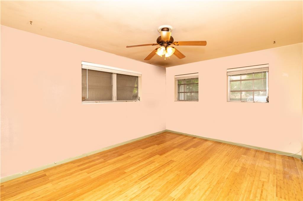 HOLLYWOOD HILLS - Residential