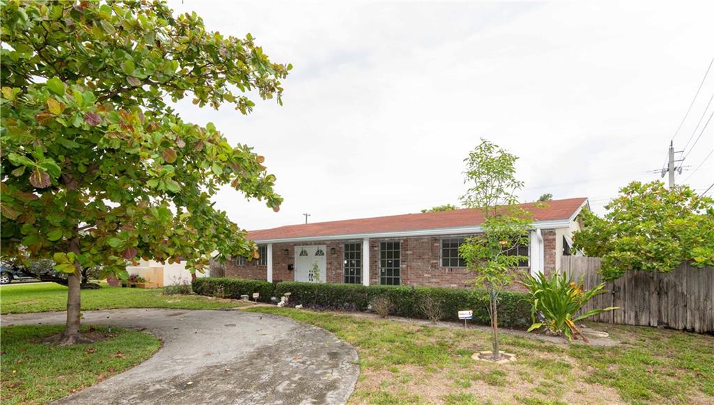 HOLLYWOOD HILLS - Residential