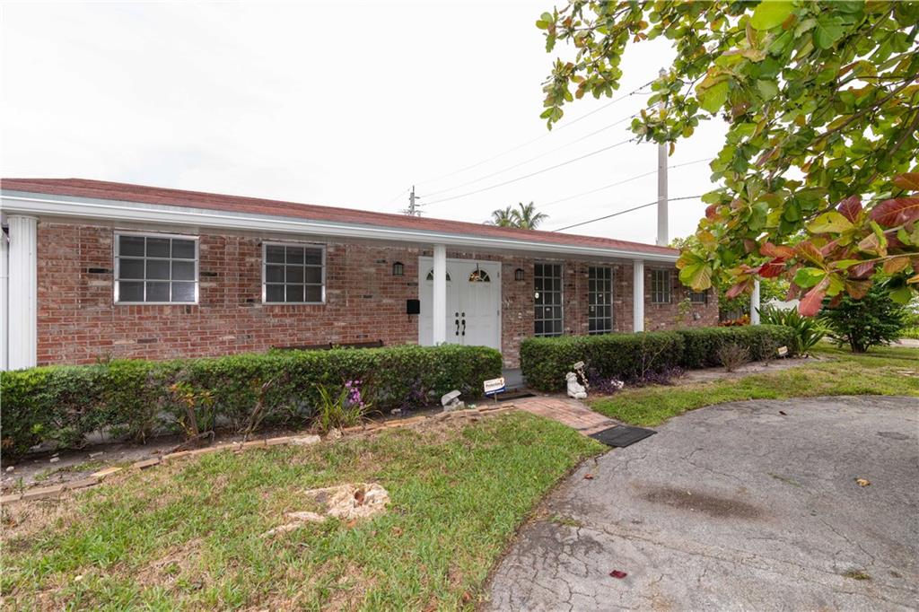 HOLLYWOOD HILLS - Residential