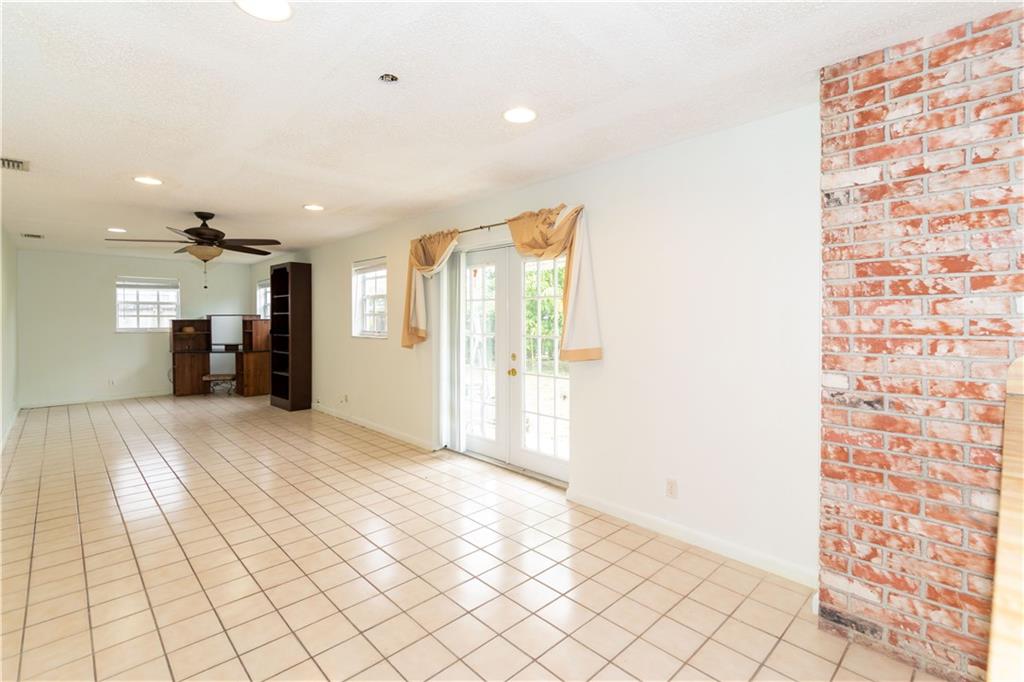 HOLLYWOOD HILLS - Residential