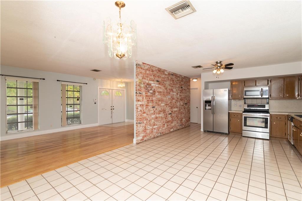 HOLLYWOOD HILLS - Residential