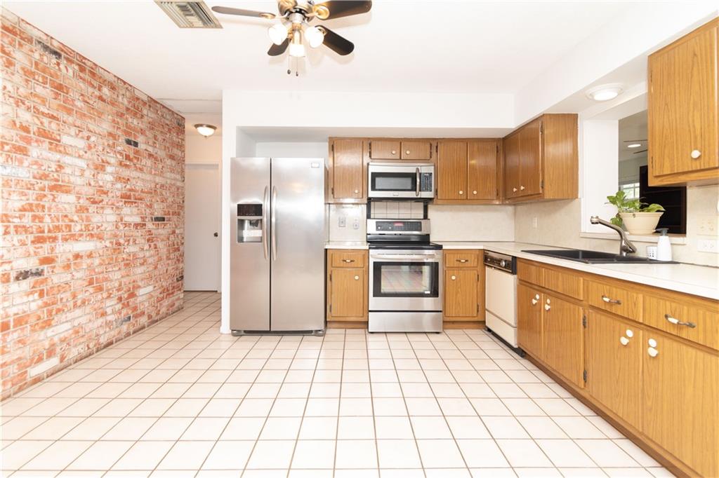 HOLLYWOOD HILLS - Residential