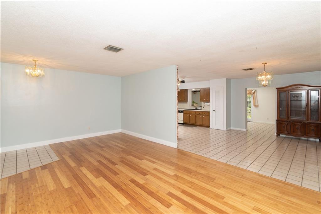 HOLLYWOOD HILLS - Residential