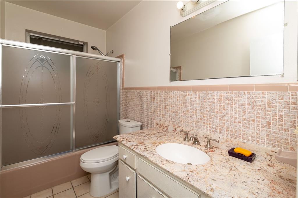 HOLLYWOOD HILLS - Residential