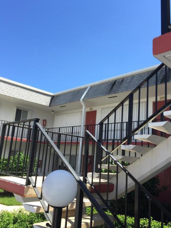 MURRY HILLS APT BLDG CONDO - Residential Lease