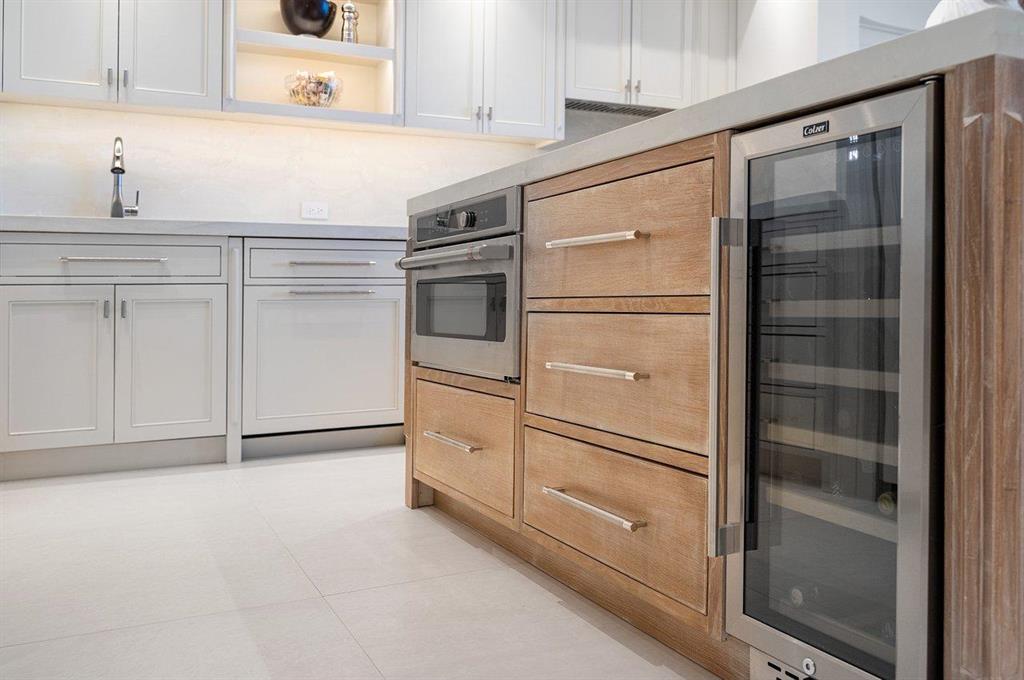 TWENTY ONE HUNDRED CONDO - Residential