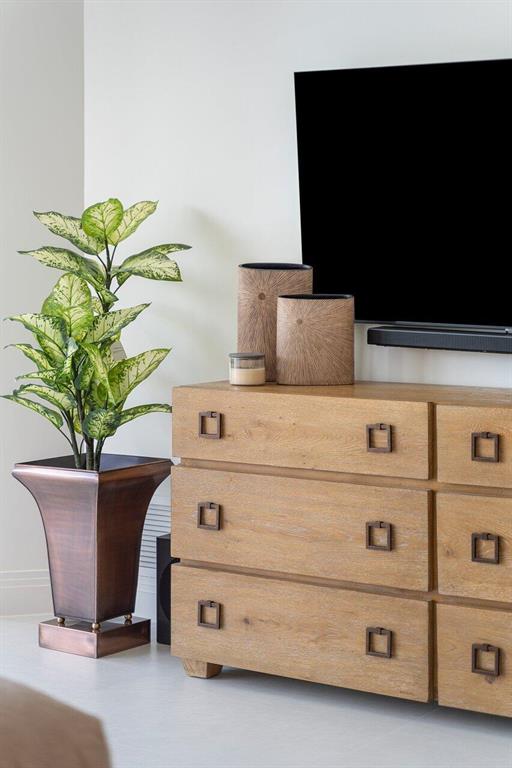 TWENTY ONE HUNDRED CONDO - Residential