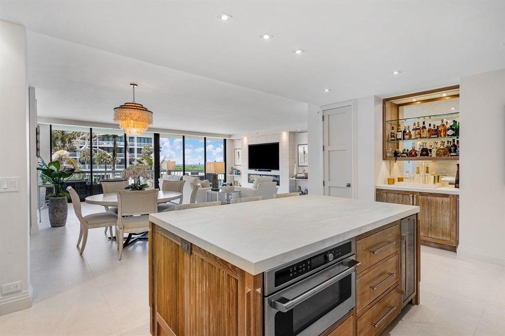 TWENTY ONE HUNDRED CONDO - Residential