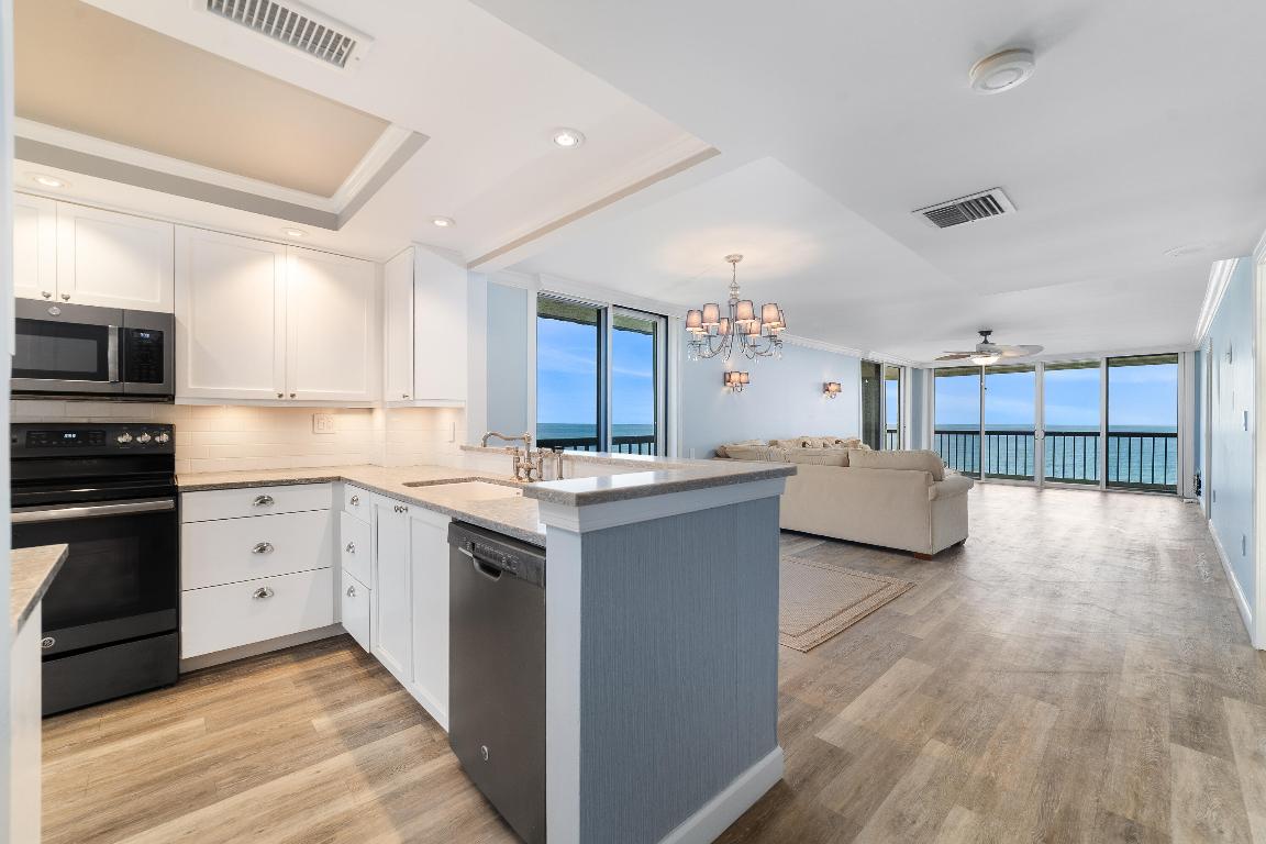 ISLAND CREST CONDOMINIUM - Residential