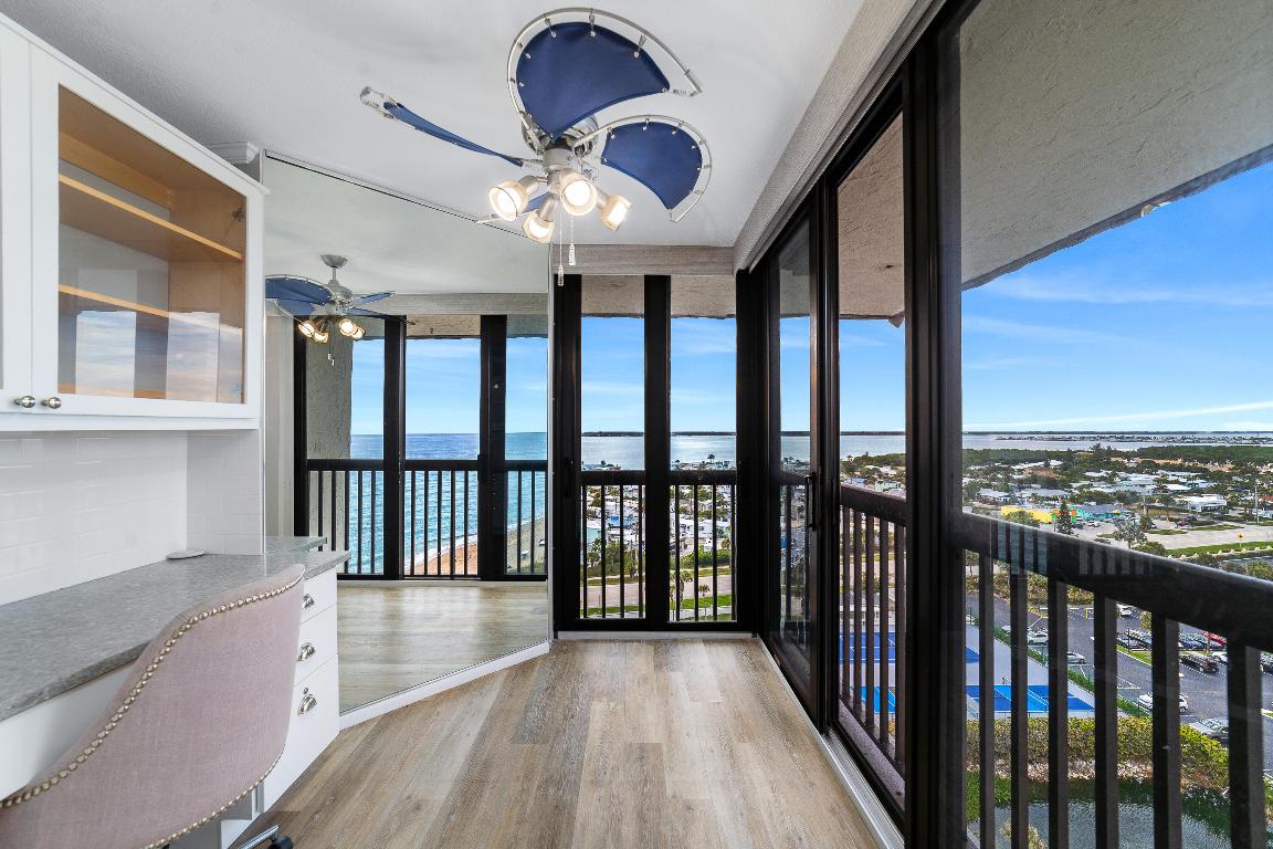 ISLAND CREST CONDOMINIUM - Residential