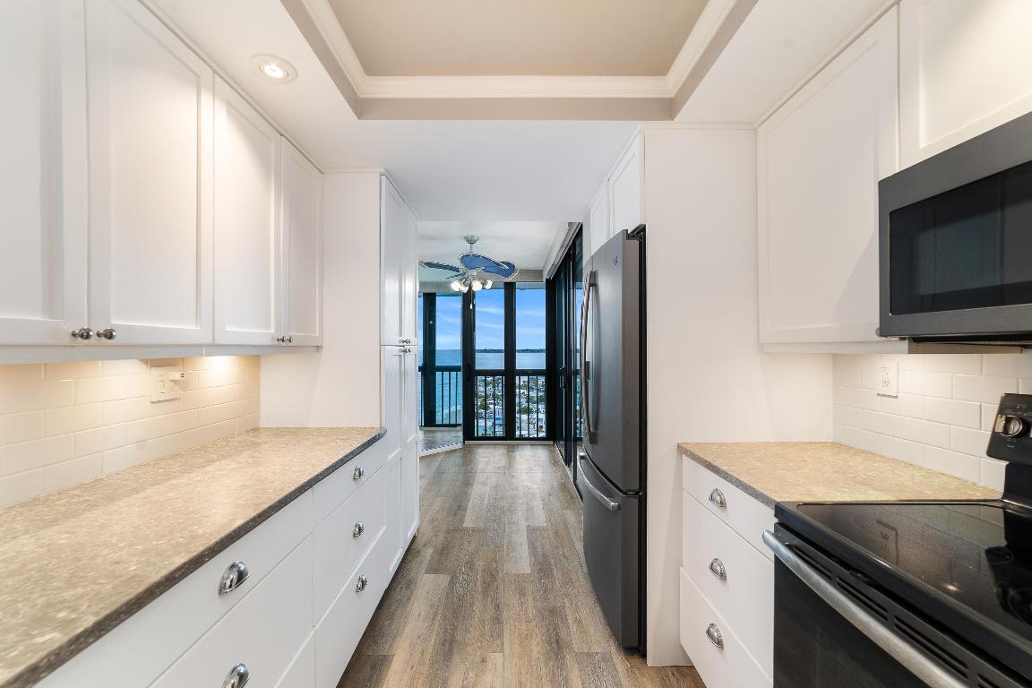 ISLAND CREST CONDOMINIUM - Residential