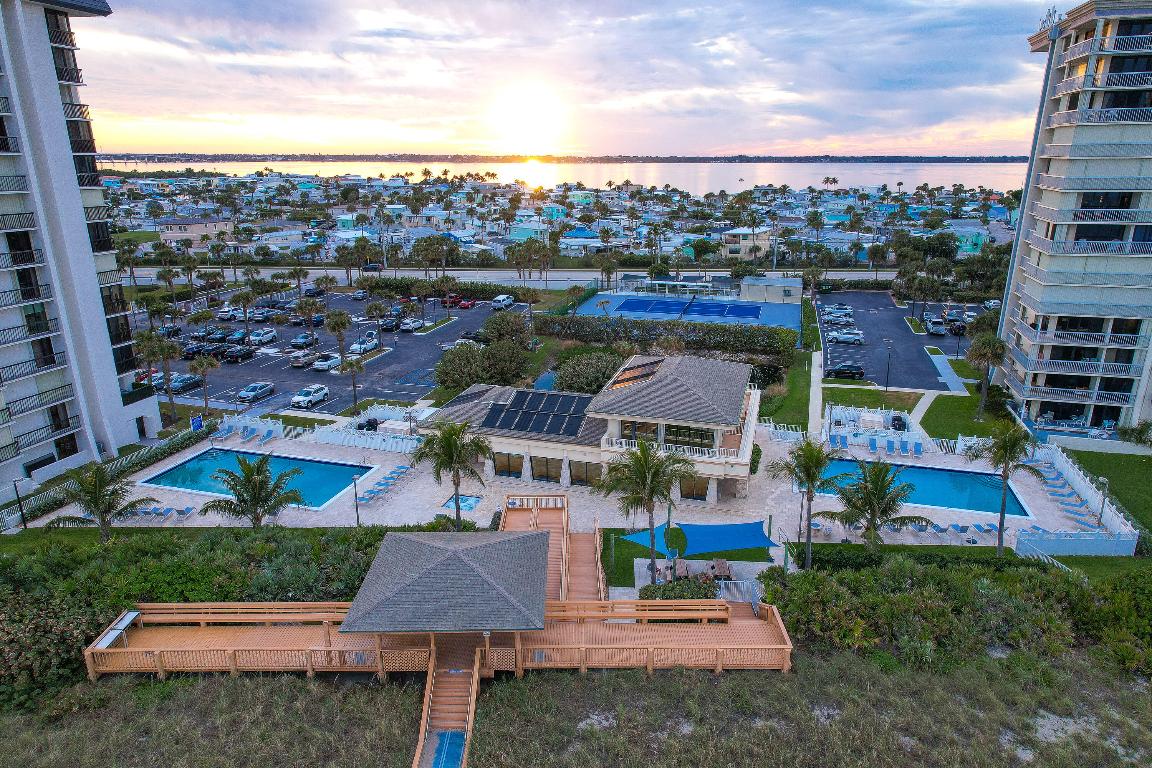 ISLAND CREST CONDOMINIUM - Residential