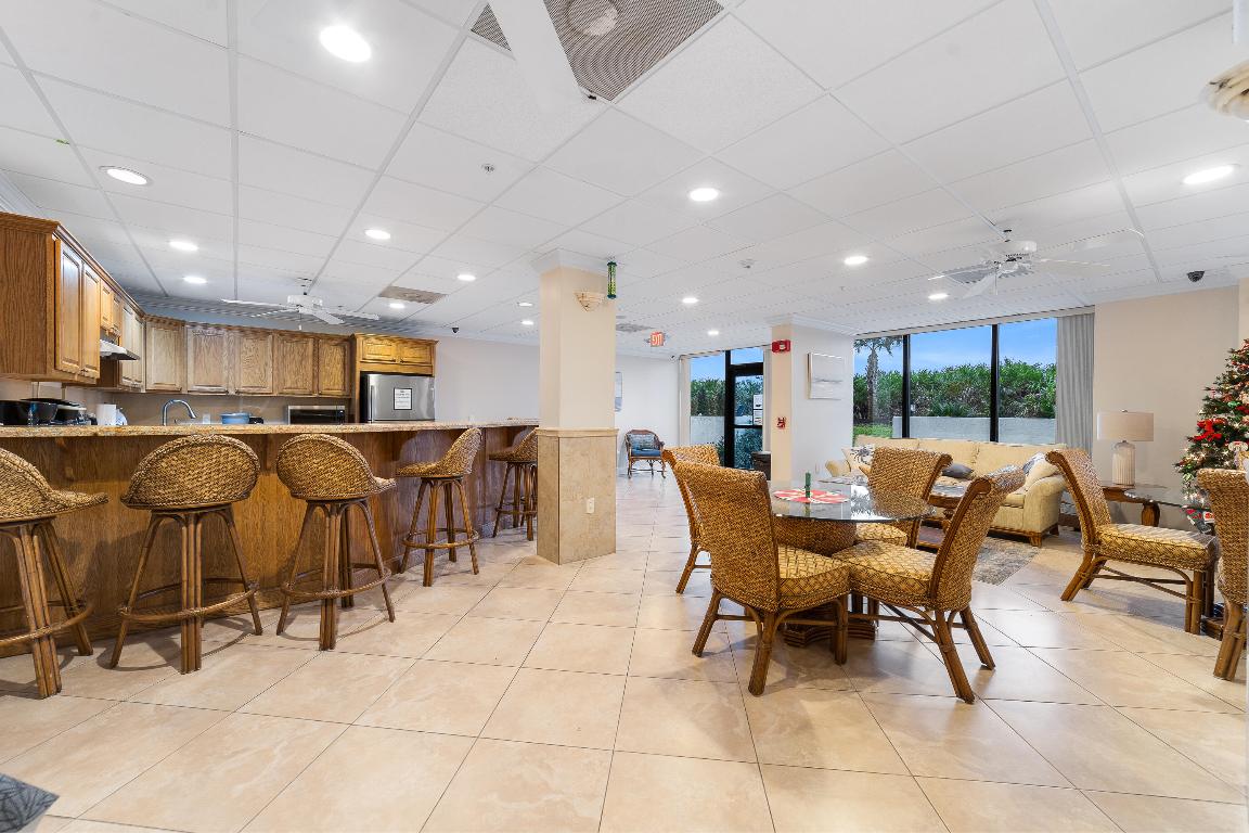 ISLAND CREST CONDOMINIUM - Residential