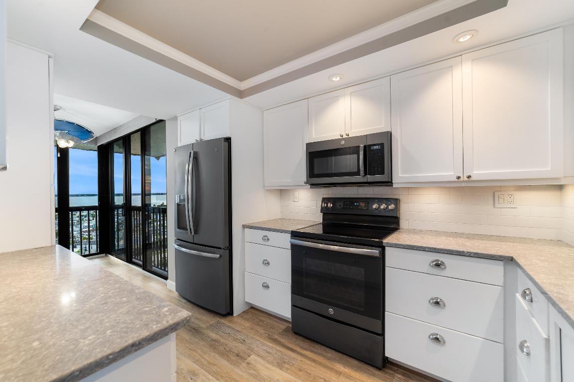 ISLAND CREST CONDOMINIUM - Residential