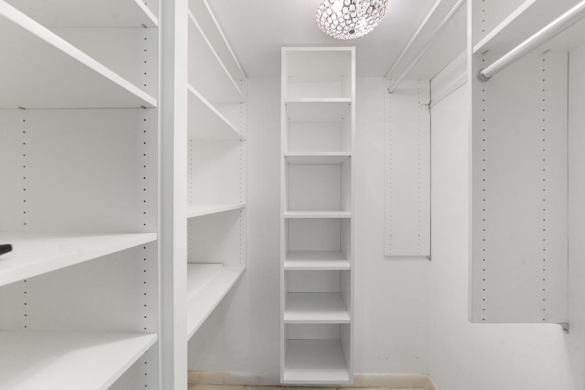 ISLAND CREST CONDOMINIUM - Residential