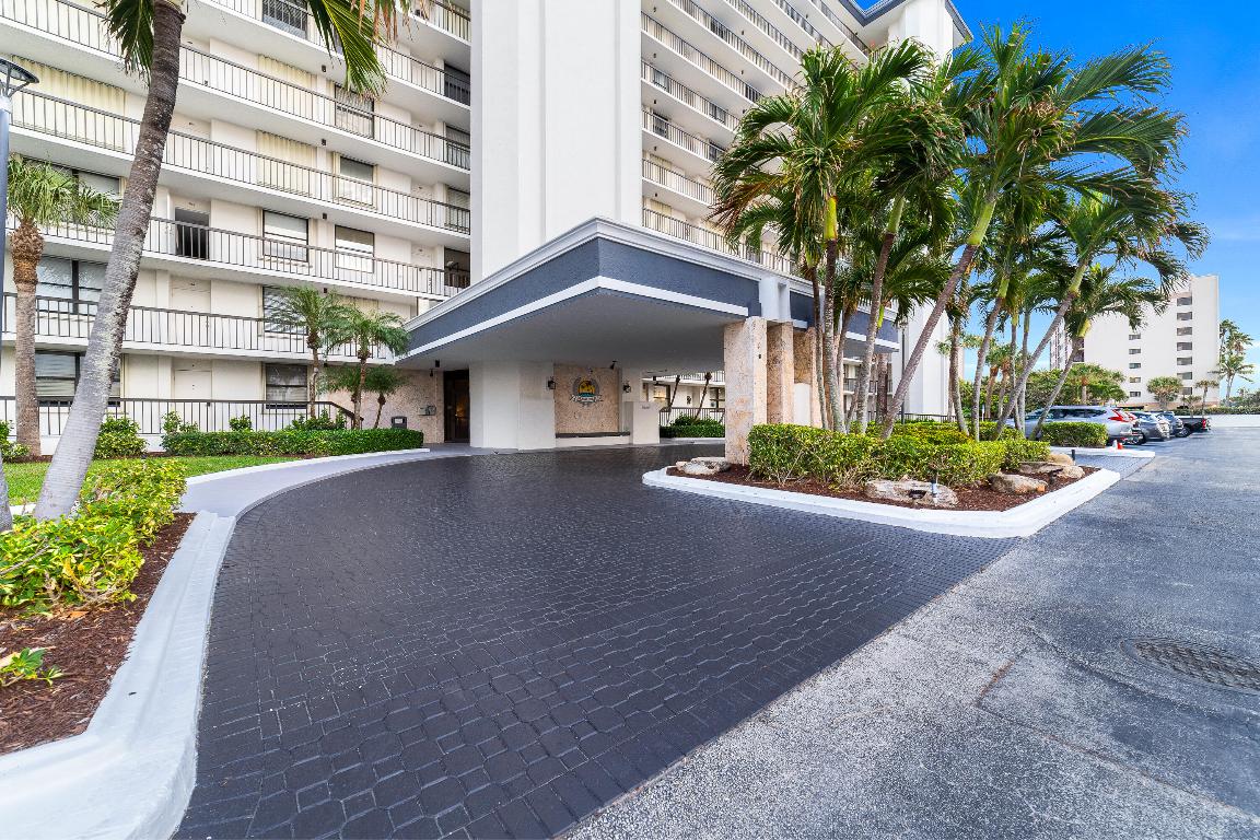 ISLAND CREST CONDOMINIUM - Residential