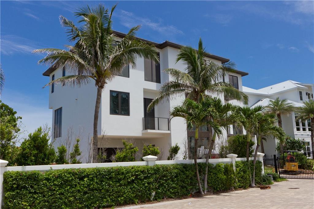 8120 S Ocean Drive, Jensen Beach, FL, 34957/$7,400,000 4 8120 S Ocean Drive