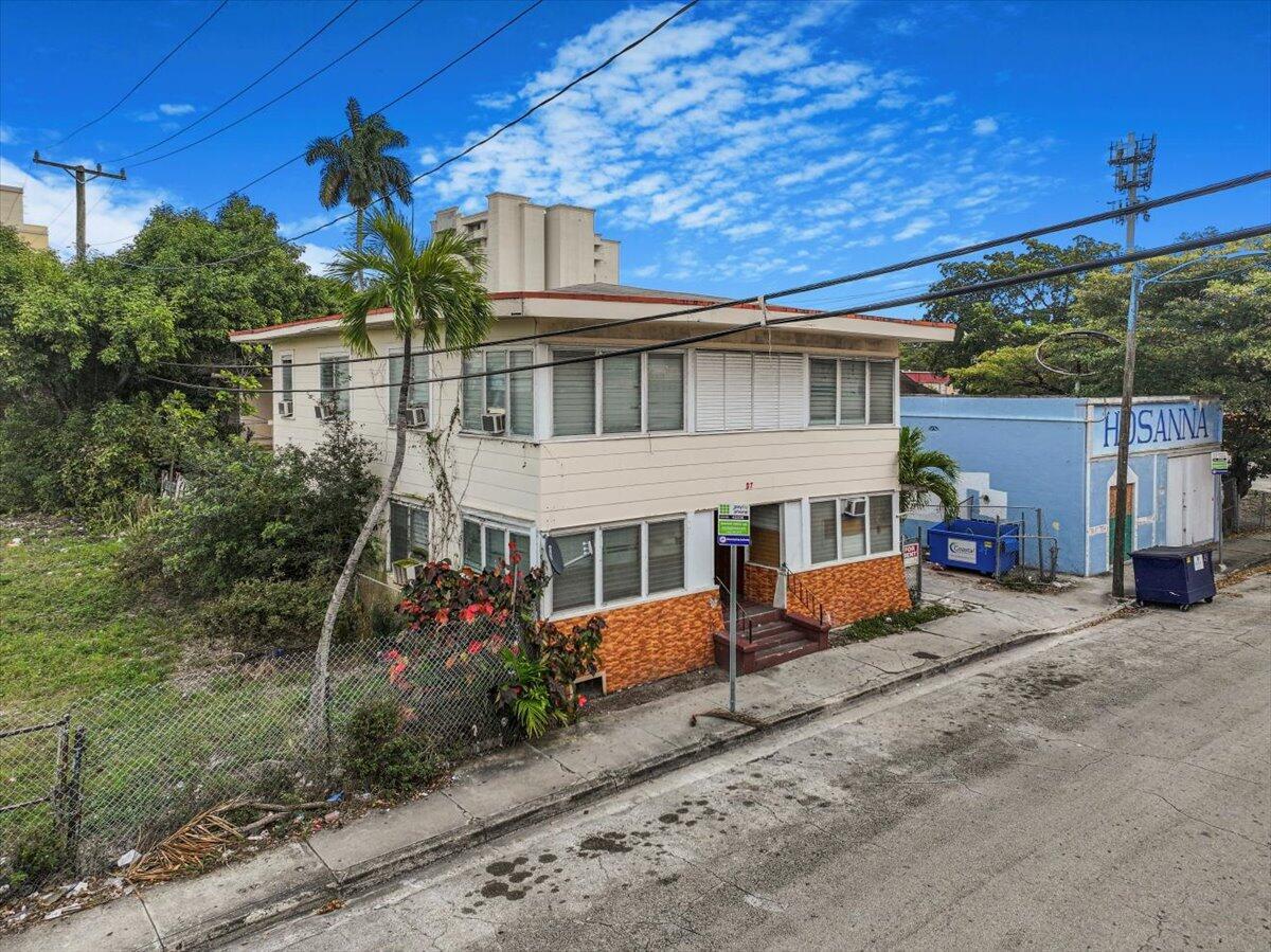 BRICKELL RIVERVIEW - Commercial Sale