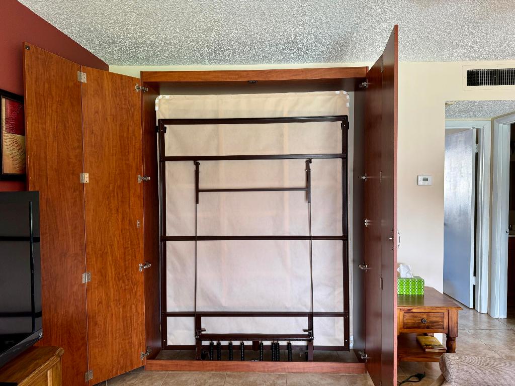 BEVERLY HILLS CONDO NUMBER SEVEN - Residential