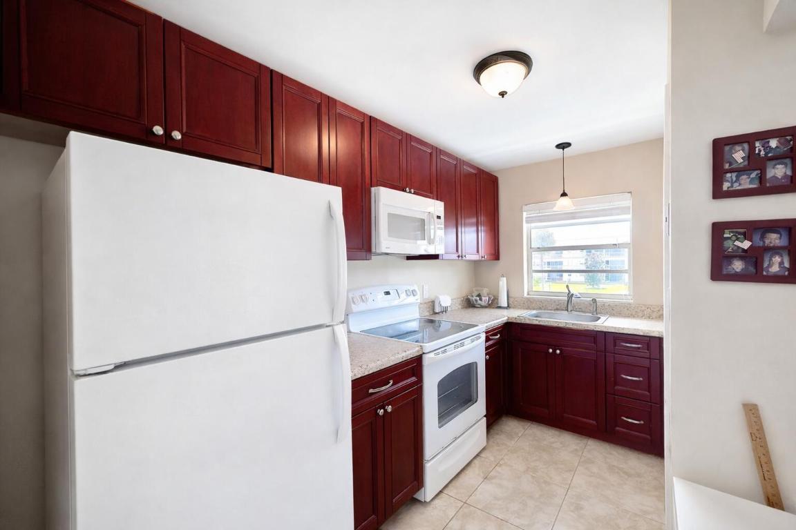 BEVERLY HILLS CONDO NUMBER SEVEN - Residential