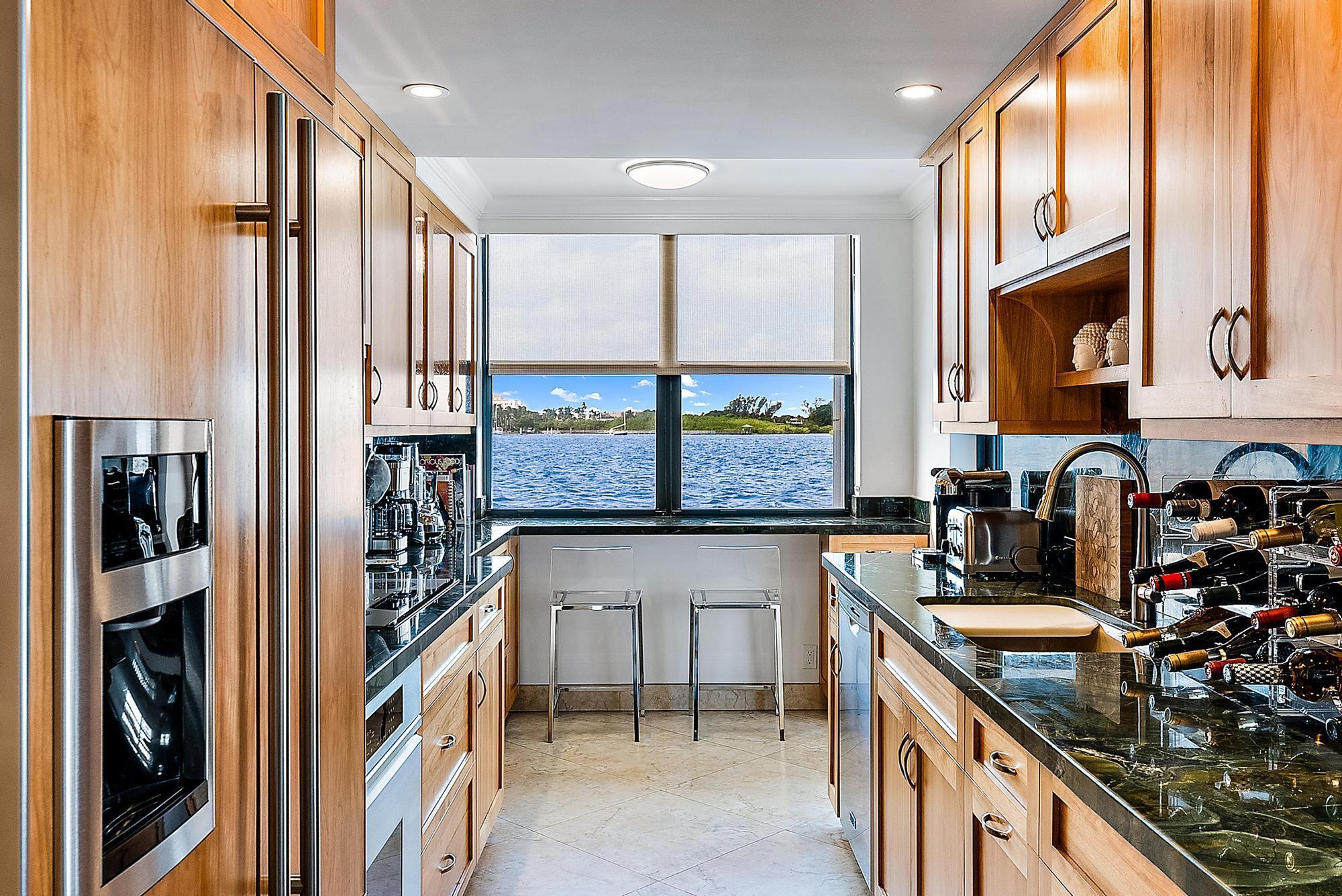 LA PALMA CONDO - Residential