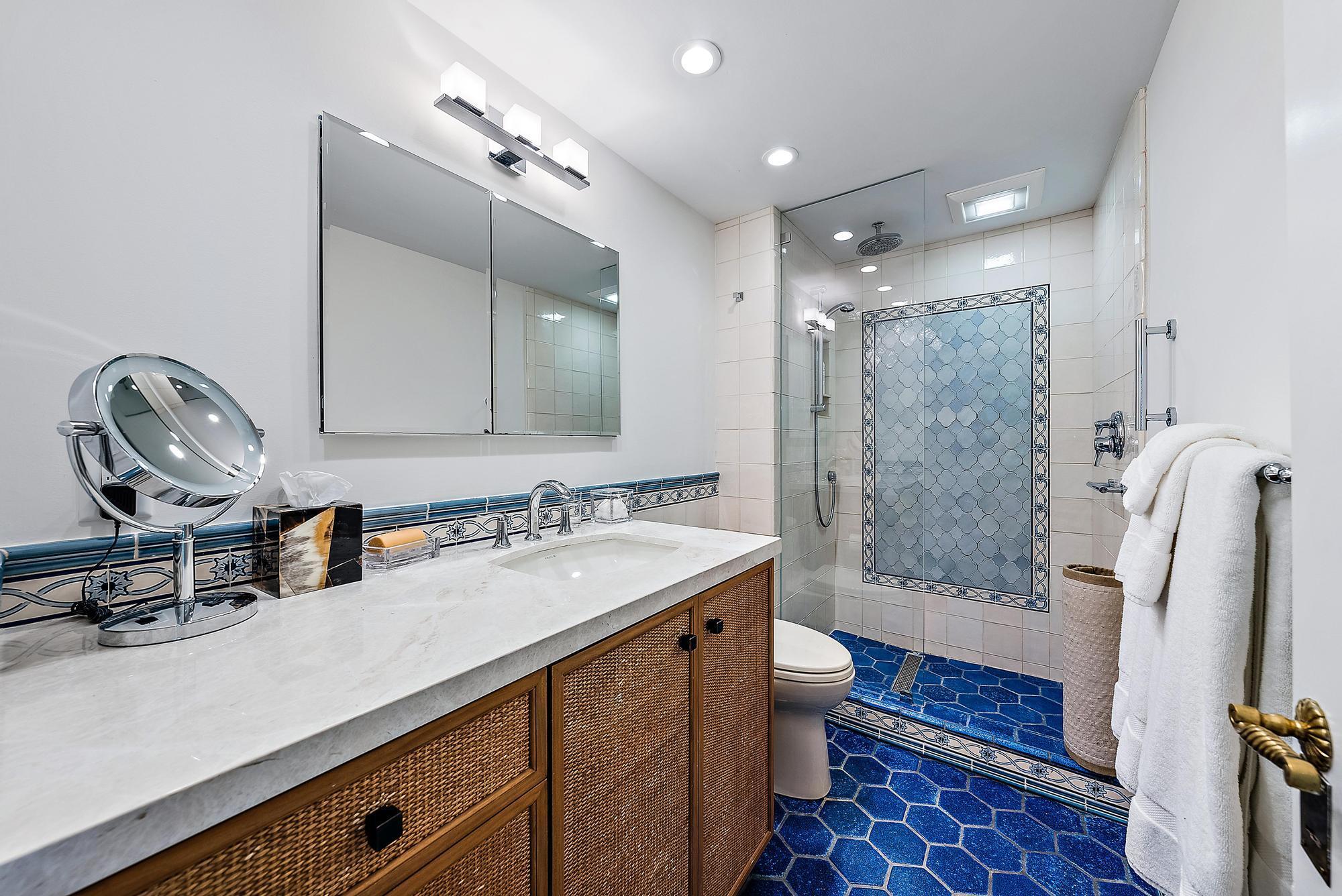 LA PALMA CONDO - Residential