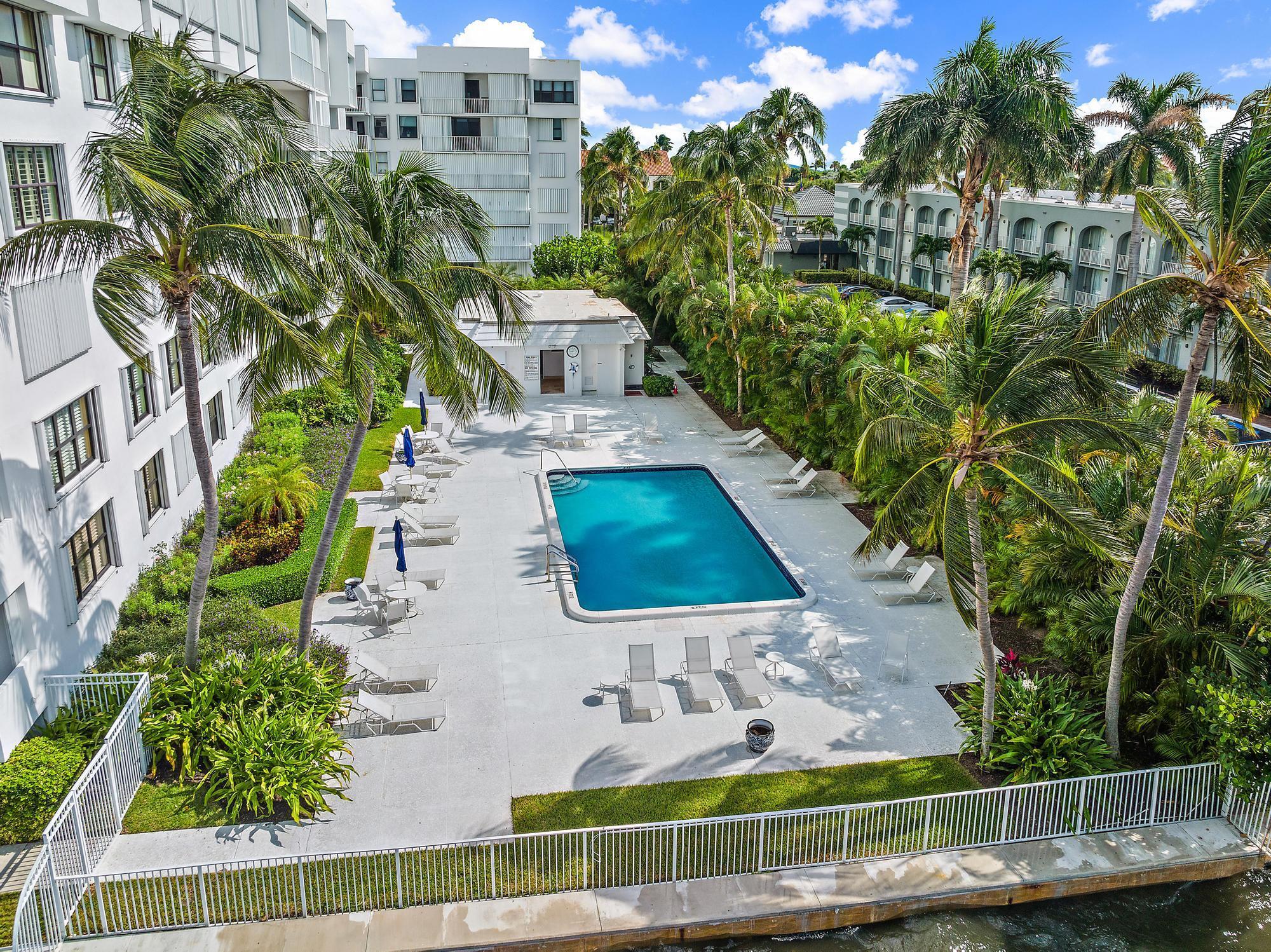 LA PALMA CONDO - Residential