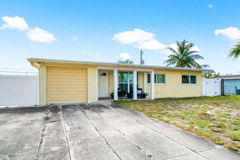 Photo of 814 S 10th Street, Lantana, FL 33462 (MLS # R11084299)