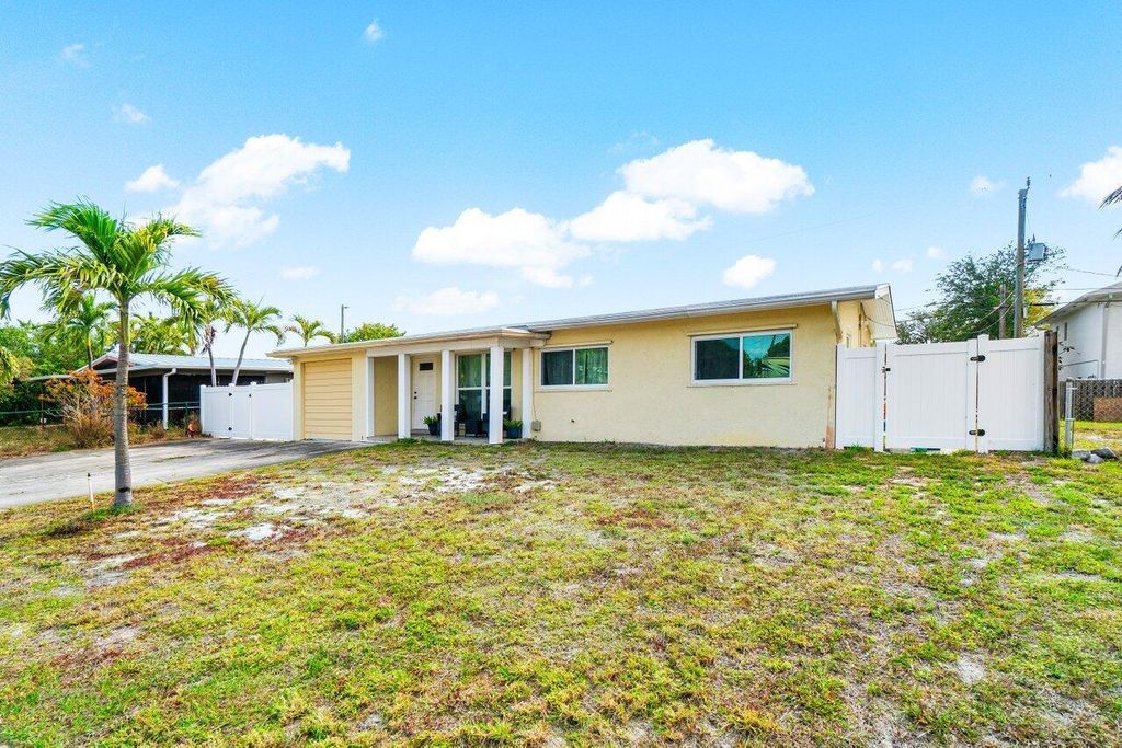 Photo of 814 S 10th Street, Lantana, FL 33462 (MLS # R11084299)