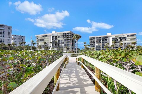 A home in Hutchinson Island