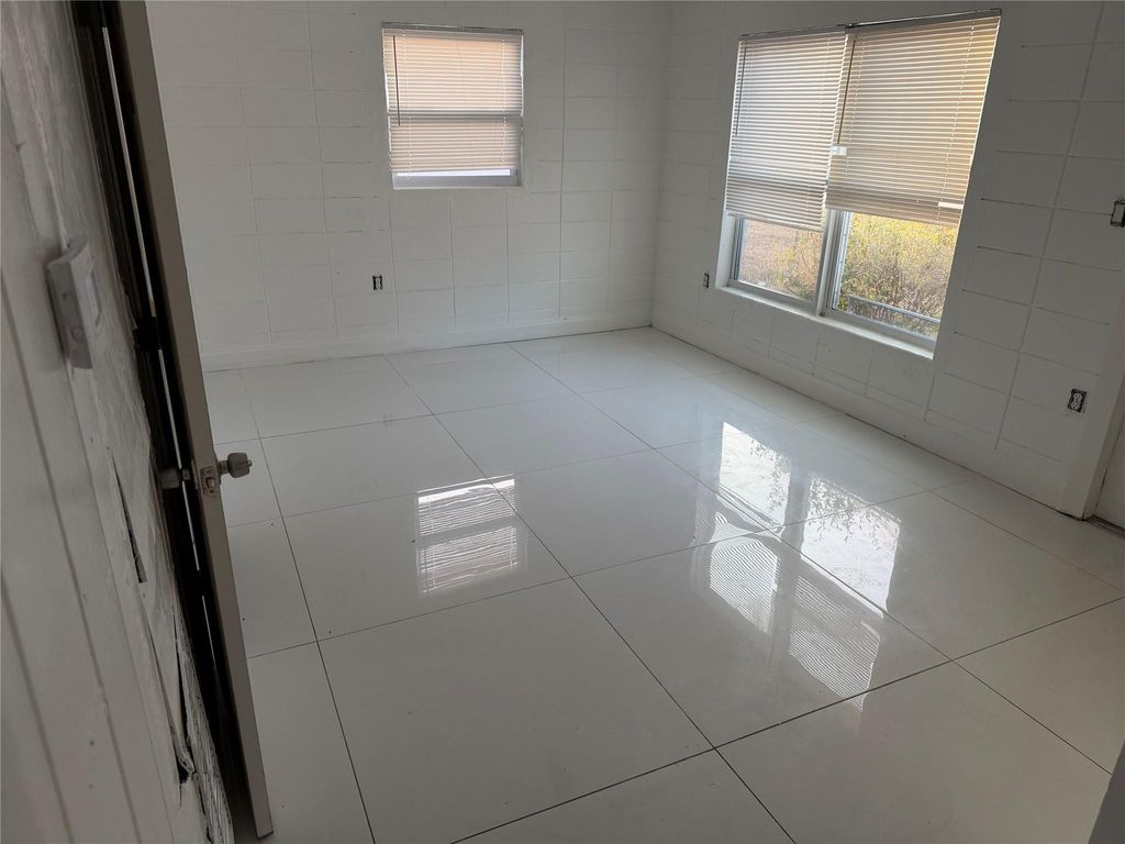 Photo of 2006 Avenue P, Fort Pierce, FL 34950 (MLS # F10555096)