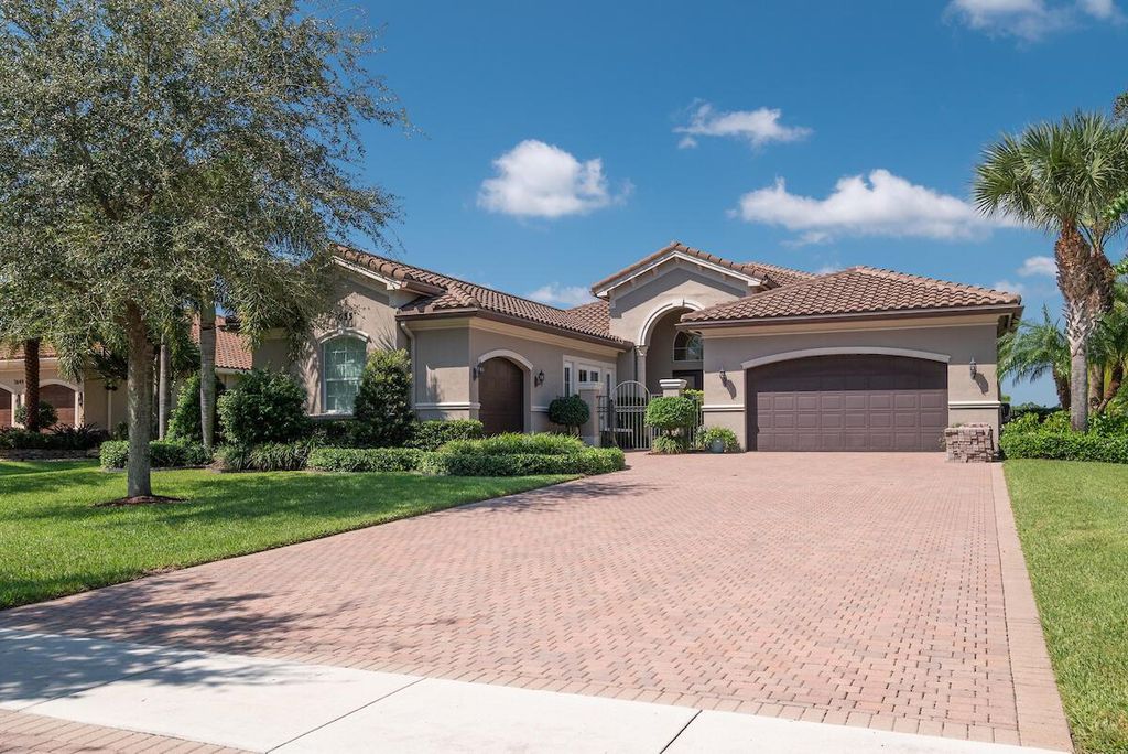 Photo of 7655 Maywood Crest Drive, Palm Beach Gardens, FL 33412 (MLS # R10917008)