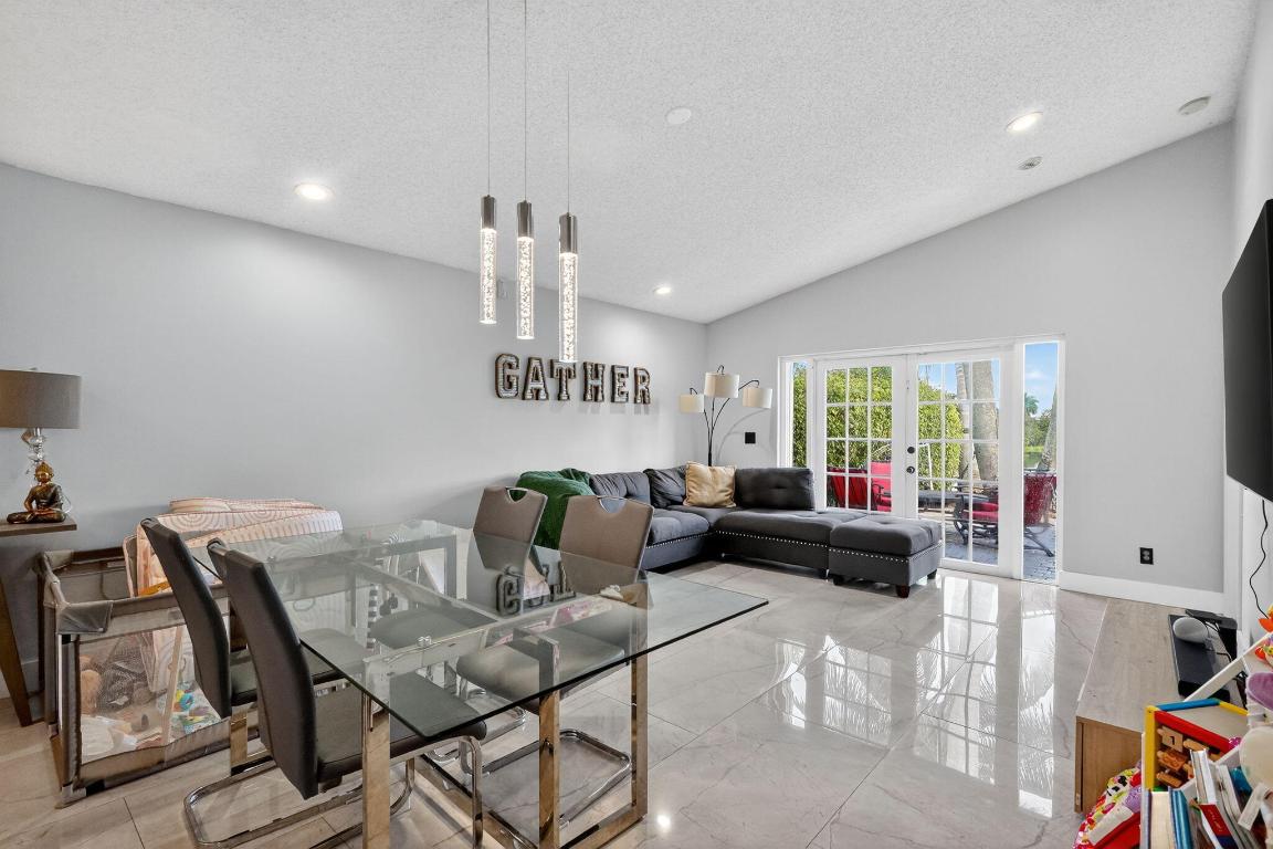 SILVER LAKES PHASE III REPLAT - Residential