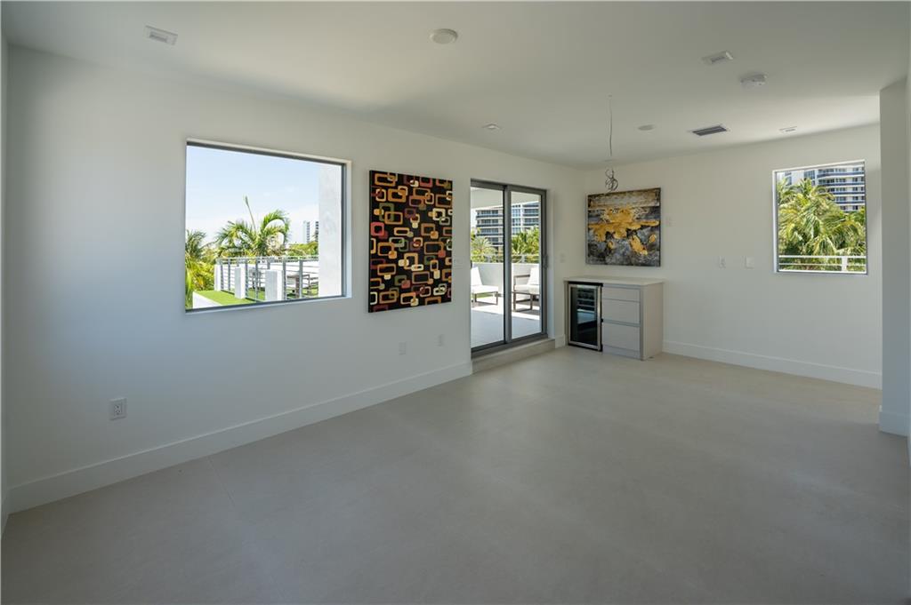 LAUDERDALE BEACH - Residential