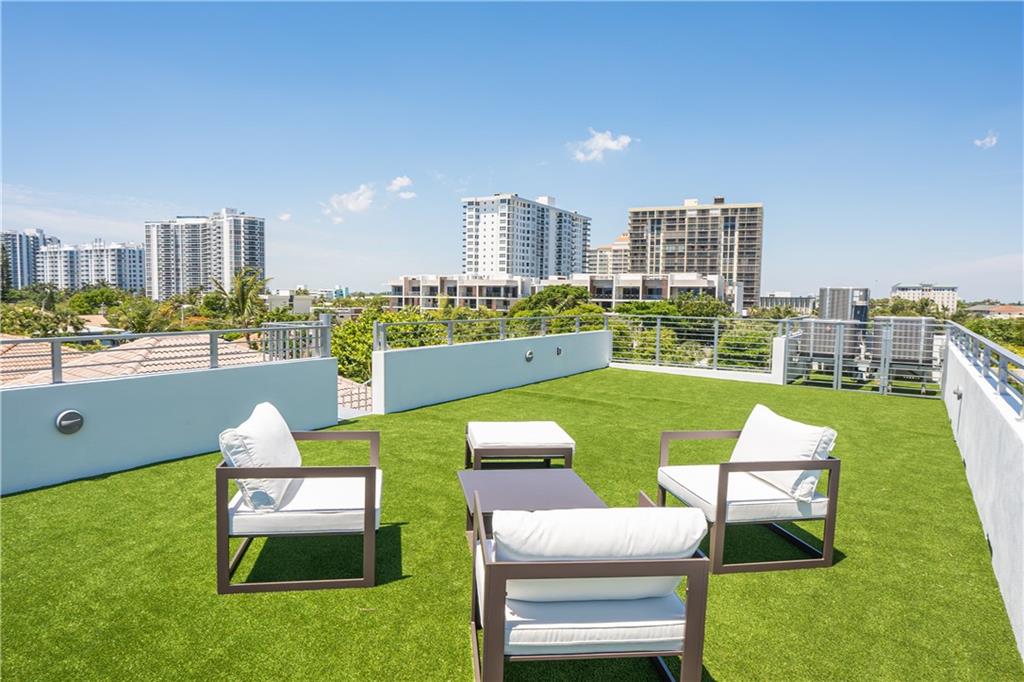 LAUDERDALE BEACH - Residential